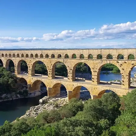 Le Notre Dame, A 400m Des Arenes De *