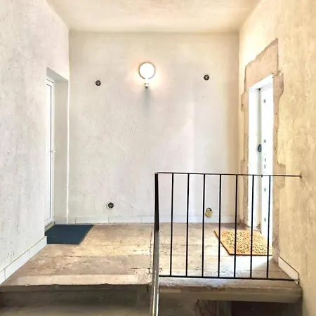 Le Notre Dame, A 400m Des Arenes De Νιμ