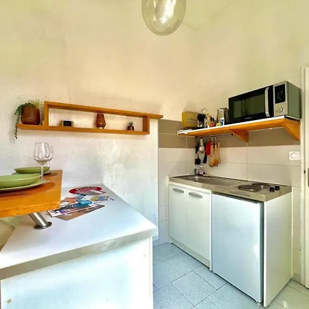 Le Notre Dame, A 400m Des Arenes De