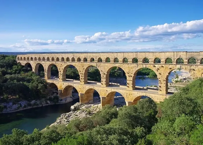 Le Notre Dame, A 400m Des Arenes De *