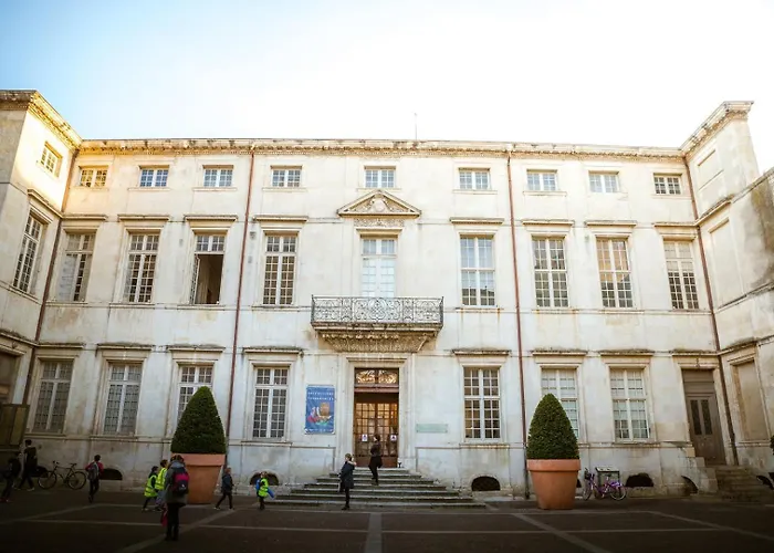 Le Notre Dame, A 400m Des Arenes De *