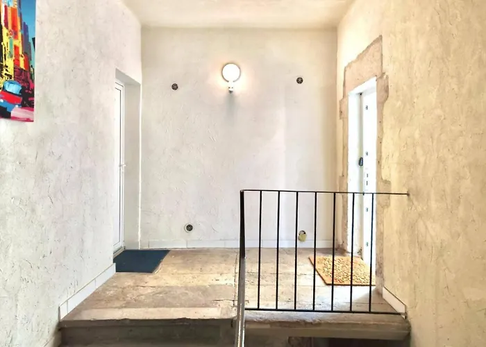 Le Notre Dame, A 400m Des Arenes De Νιμ